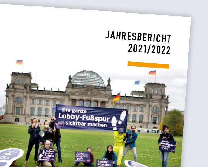 Titelseite mit Foto von Protestaktion vor em Bundestag in Berlin